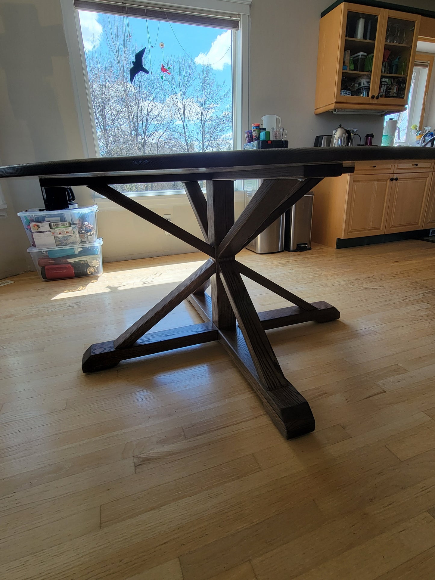 Round Farmhouse dining table, dining chairs.