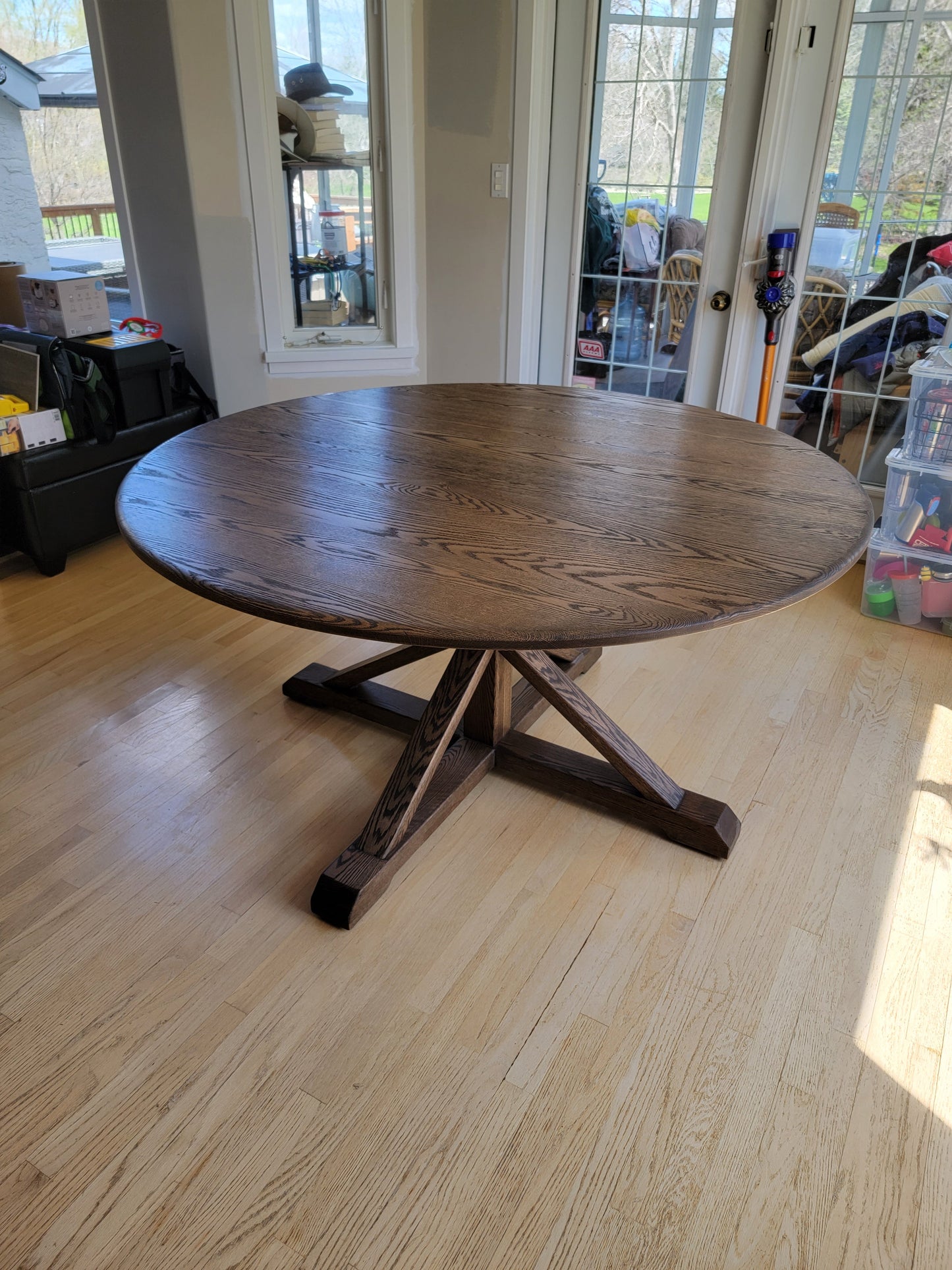Round Farmhouse dining table, dining chairs.