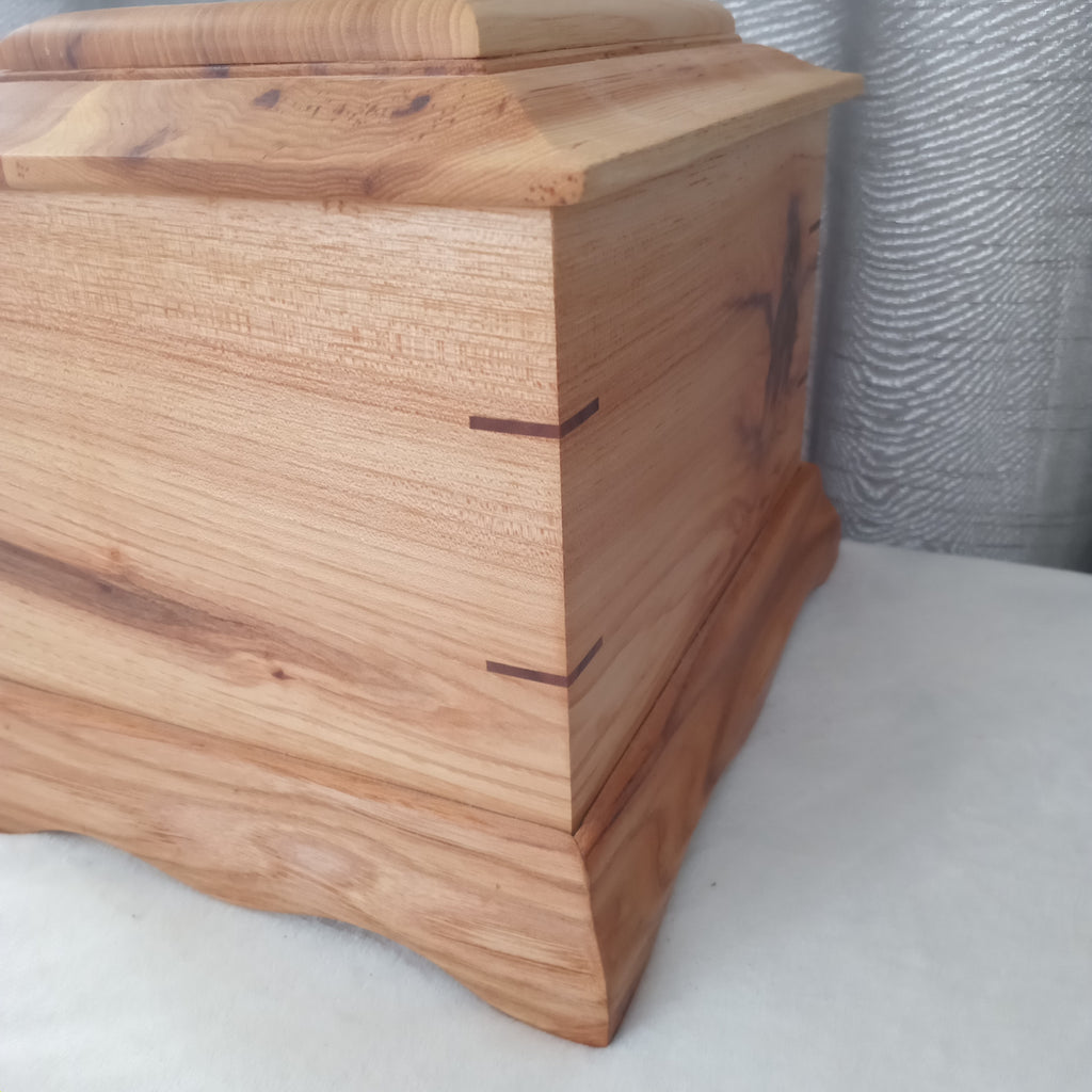 The Ashwood Keep - A Traditional Cremation Urn For Ashes