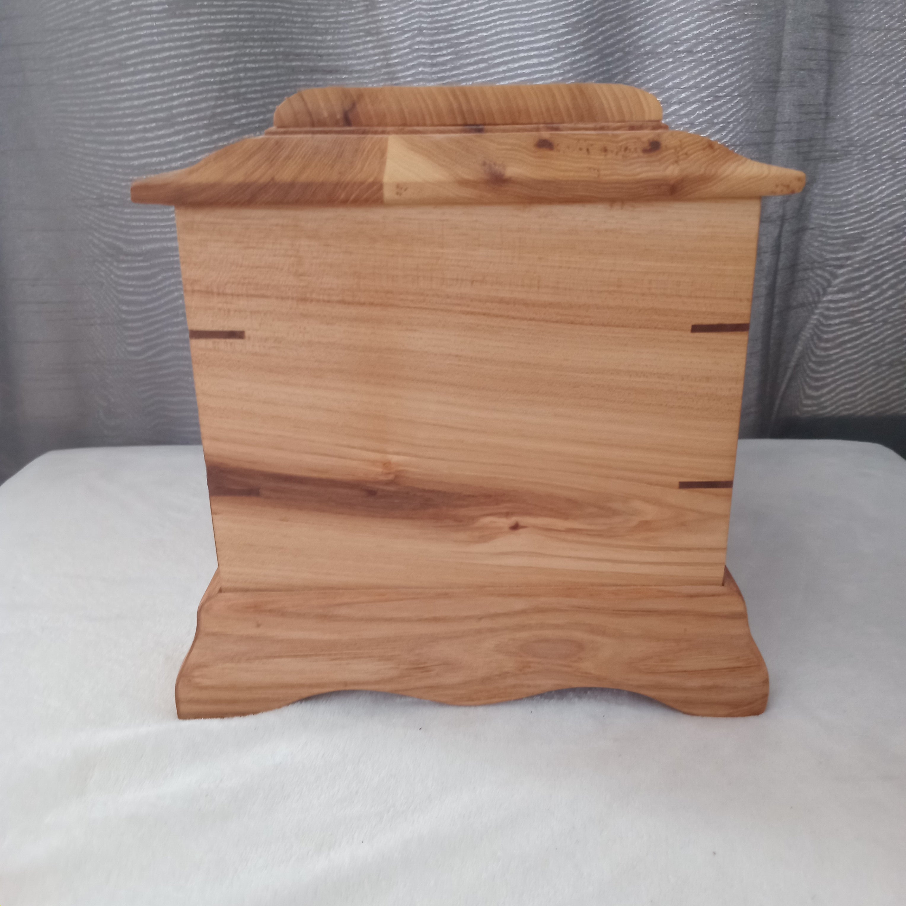 The Ashwood Keep - A Traditional Cremation Urn For Ashes