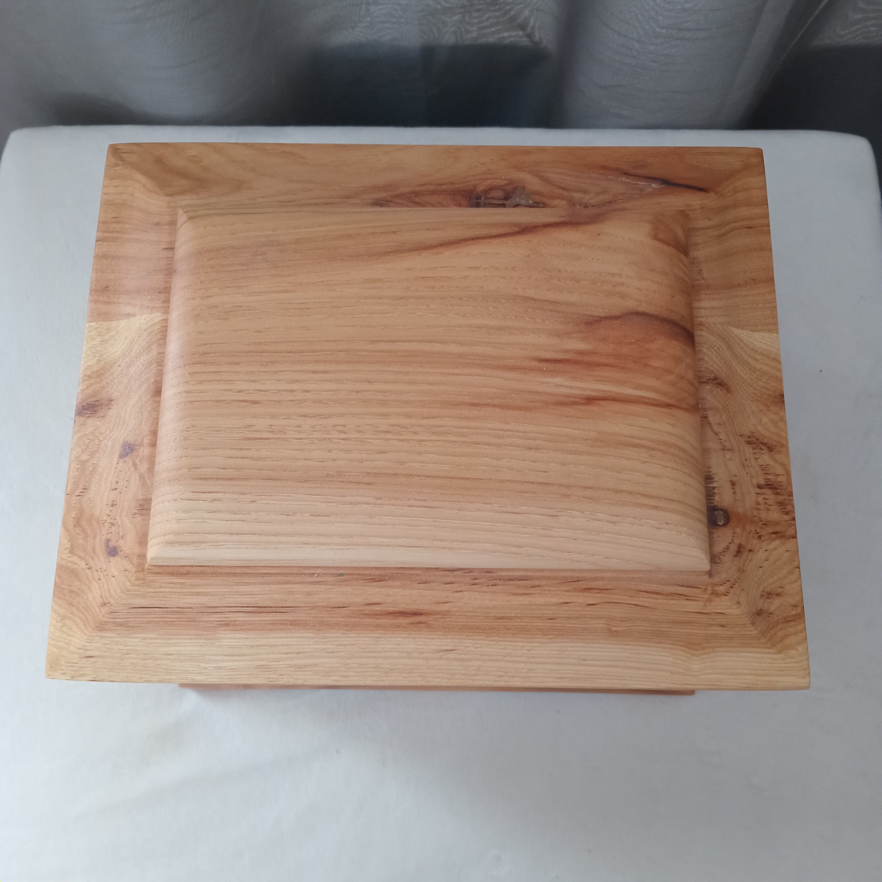 The Ashwood Keep - A Traditional Cremation Urn For Ashes