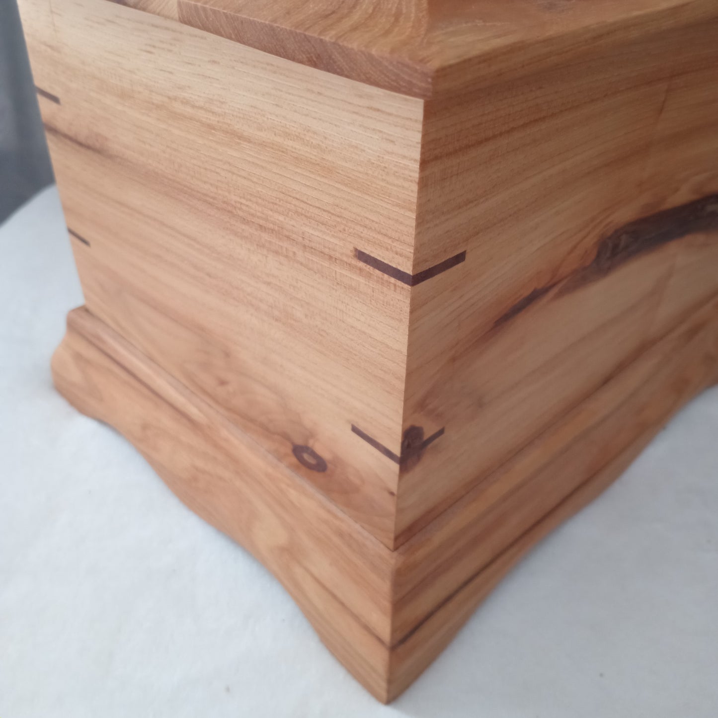 The Ashwood Keep - A Traditional Cremation Urn For Ashes